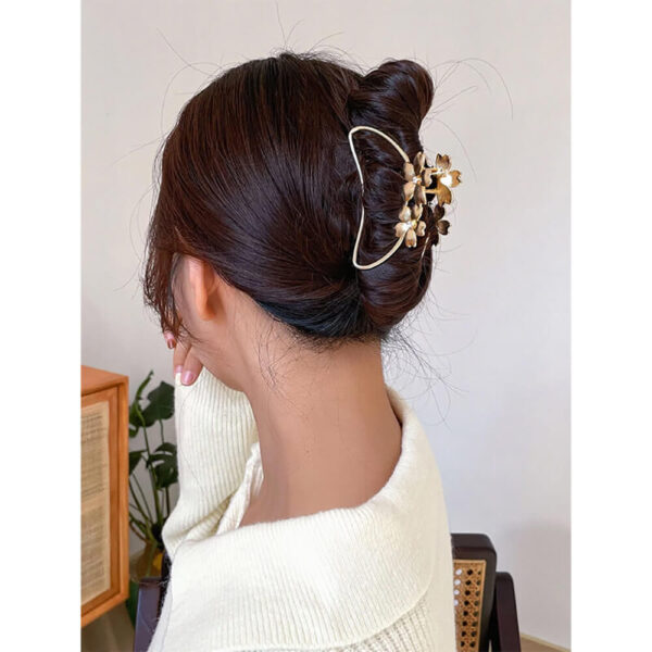 Nobrand - Presilha Piranha de Cabelo Metal Flores Dourada - Imagem 4